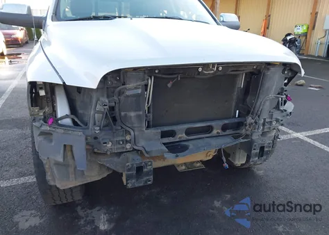 2017 Ram 1500 Laramie 4X4 6'4 Box z USA, uszkodzony, nr VIN 1C6RR7VT7HS627861